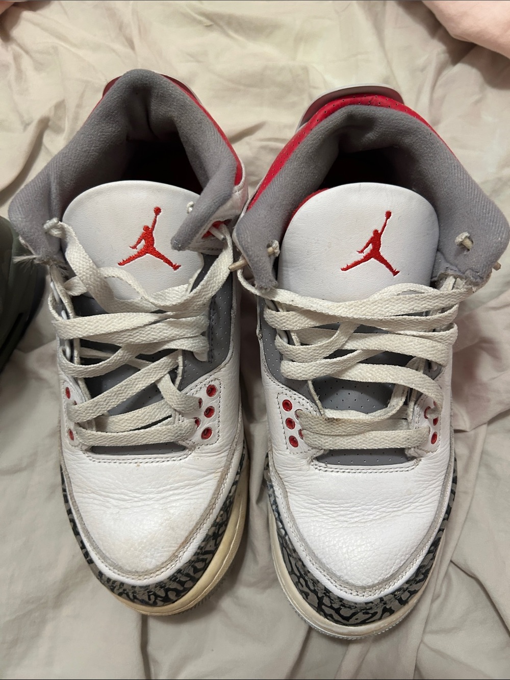 2022 Fire Red Jordan 3 GS. 8.5 in womens 7y in boys